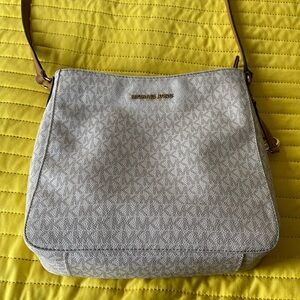 Michael Kors Cross Body!